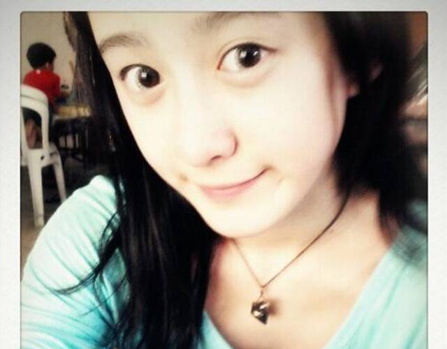 小g娜疑整容前旧照曝光 大眼可爱皮肤白皙