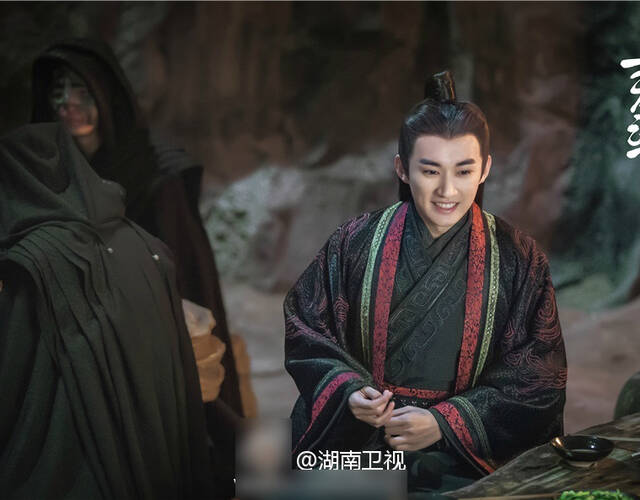 刘学义饰萧逸才.