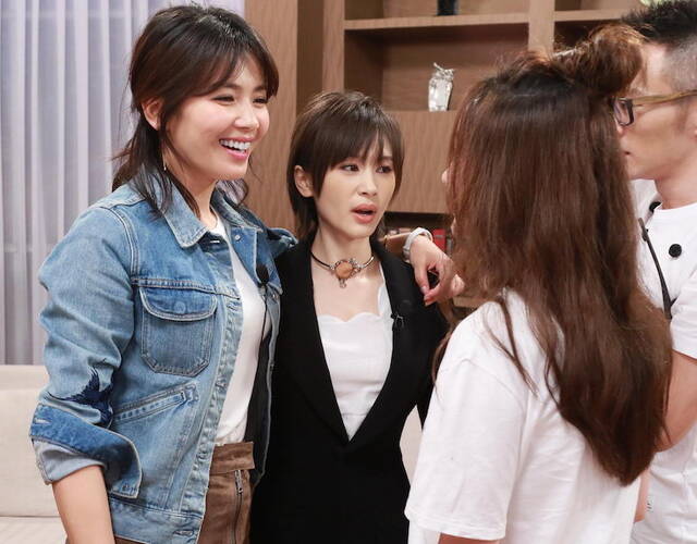 "安迪"刘涛与"曲筱筱"王子文再碰面.