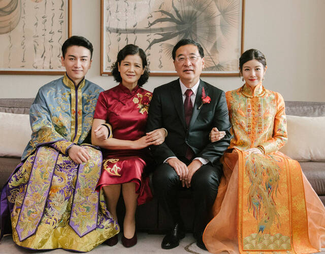 新人与男方父母合影.