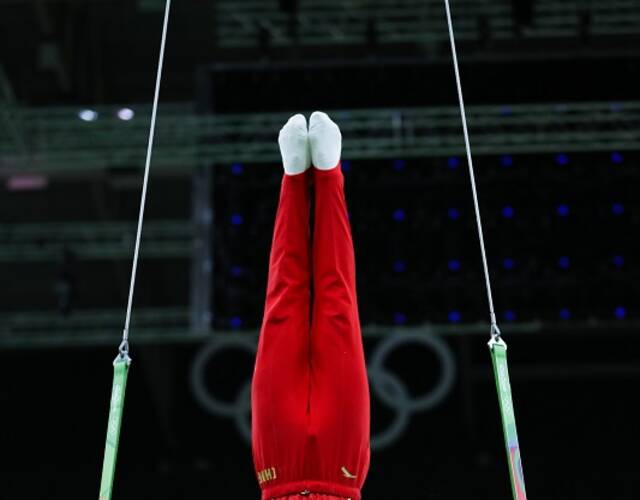 林超攀在吊环训练中.