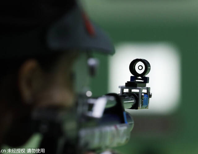 中国女子射击队训练备战 易思玲亮相