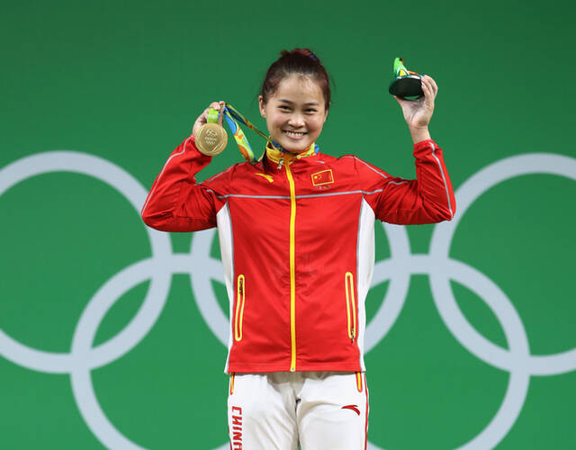 女子举重63公斤级-邓薇破世界纪录夺金