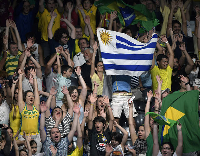 巴西球迷爆满观看乒乓球