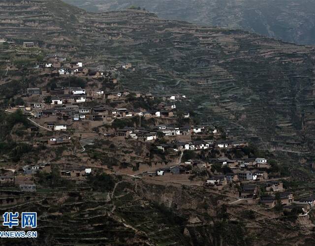 深入秦巴山区,大凉山地区,乌蒙山区等地,近距离了解贫困人群的迁出地