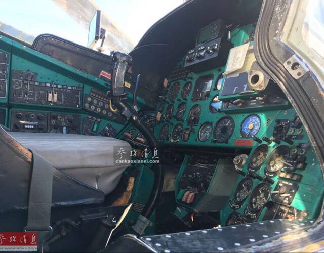 米-24d武直的飞行员座舱(后部)特写.