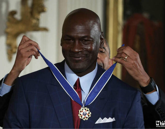 汤姆·汉克斯获总统自由勋章 奥巴马为众星授勋