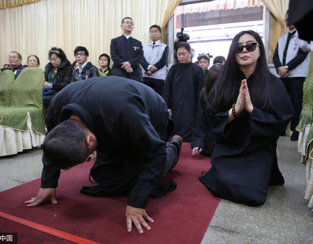 據臺灣媒體報道,王祖賢父親王耀煌上月29日因胃癌病逝,享年78歲.