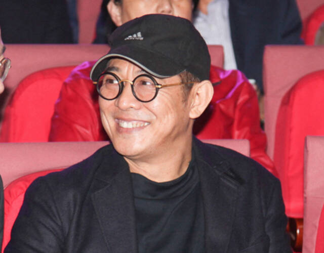 李连杰满面皱纹皮肤松弛,看上起比真实年龄老了不少.