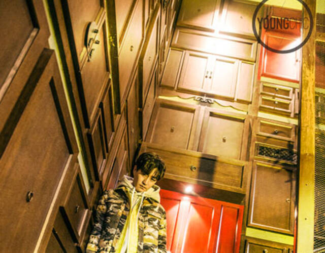 杨玏最新写真曝光 反转演绎机车"坏"男孩