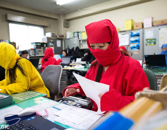 迎"忍者日" 日本公务员穿忍者服上班