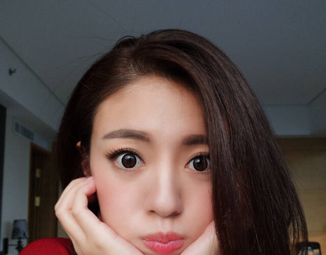 安以轩晒自拍照 右侧鼻孔神秘消失