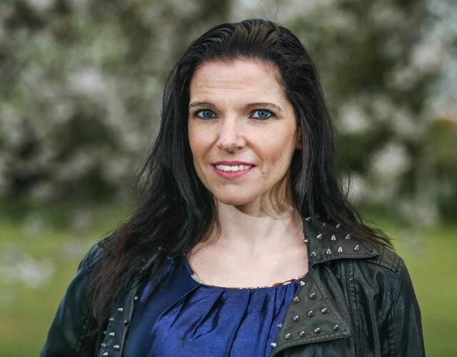 男子变性后仍与妻子一同生活 妻子:很自豪