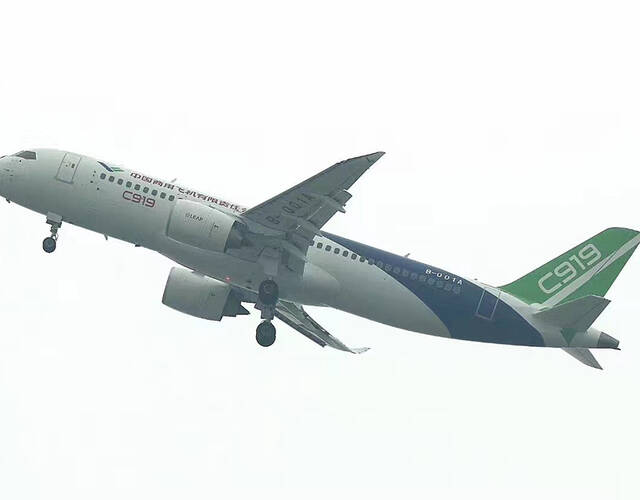 国产大飞机C919首飞高清图