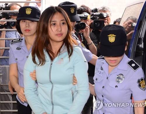 图为6月2日,郑维罗受审画面.