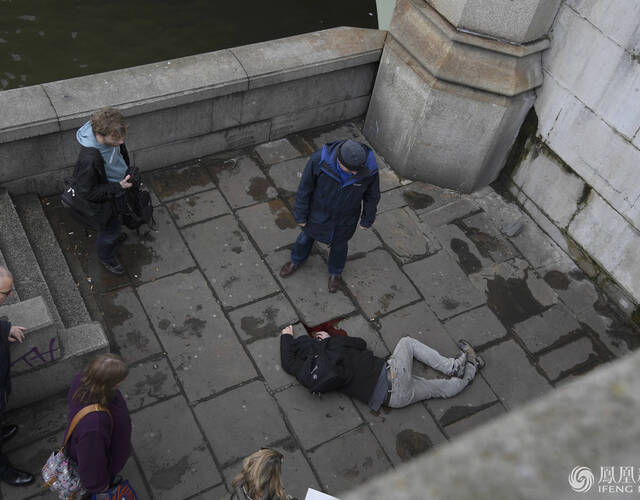 英国议会外发生恐袭致5死40伤