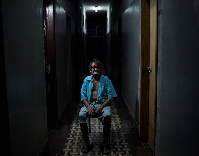 在长达50多年的日子里,他们饱受身心折磨,过着灰暗痛苦的人生.