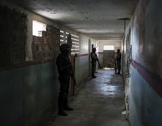 巴西监狱犯罪团伙为招新人血腥互殴厮杀