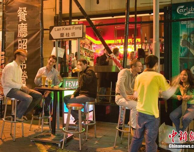 兰桂坊：香港酒吧街