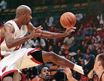 当然鲍文曾连续5年入选最佳防守阵容,这也证明了他的防守能力得到了