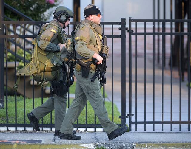 此事为"国内恐怖主义袭击事件",目前,美国联邦调查局(fbi)已介入调查