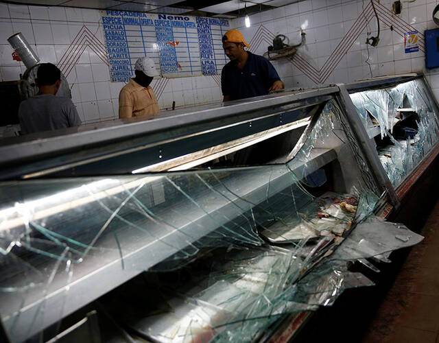 委内瑞拉众多华人超市遭砸抢