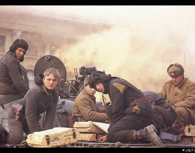 东欧剧变旧照:罗马尼亚街头血战