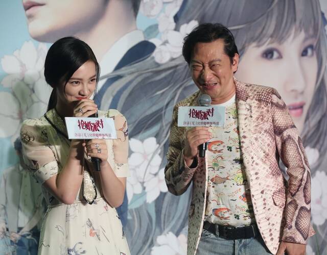 7月20日,导演赖俊羽携主演罗仲谦,黄灿灿,九孔等在京出席浪漫爱情电影
