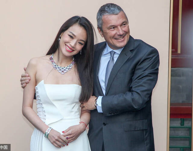 舒淇与嘉宾合影.