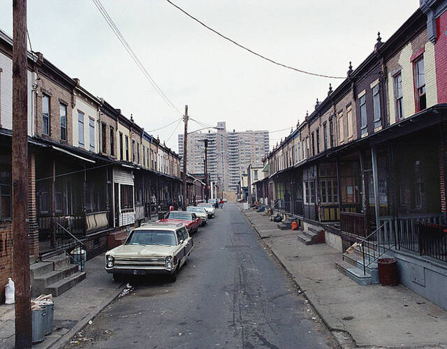 摄影师40余载同地记录美国兴衰