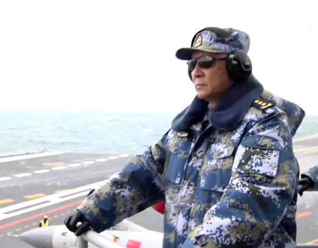 海军舰载战斗机飞行员自主培养日趋完善,多批舰载机飞行员取得航母