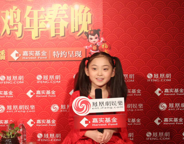 邓鸣璐也分享了自己新年的小心愿,她希望能和家人,朋友一起度过春节