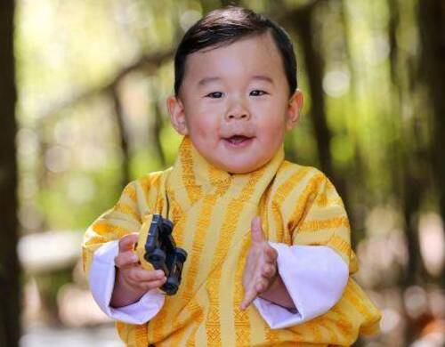 不丹小王子迎1岁生日 王室发布最新萌照