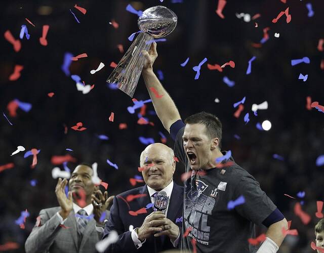 布雷迪收获第四座超级碗mvp奖杯