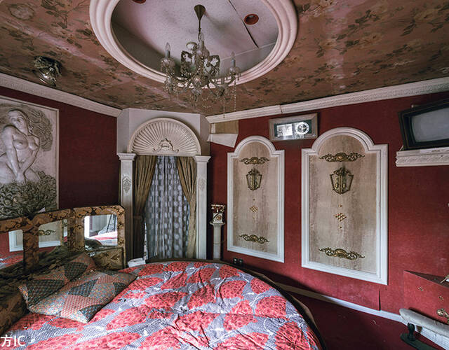 2017年3月3日报道(具体拍摄时间不详),这组阴森的图片拍摄的是一家