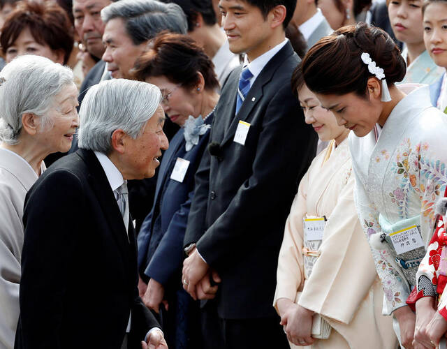 日本天皇接见福原爱 对爱酱寒暄问暖