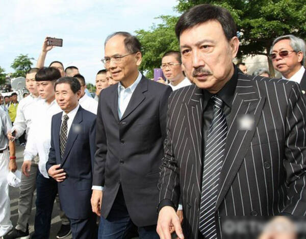 猪哥亮好友余天.