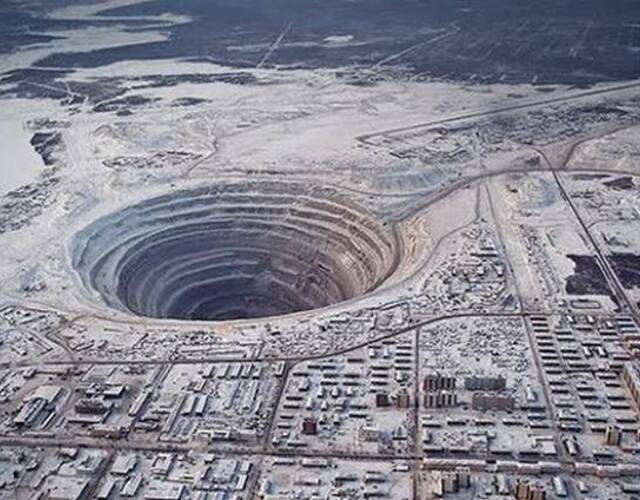 世界最深钻井:13000米深 疑似挖到地狱之门被叫停