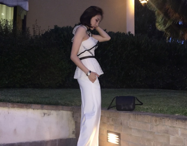 何雯娜参加派对露香肩 大长腿太抢镜