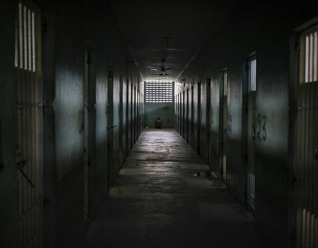 巴西监狱犯罪团伙为招新人血腥互殴厮杀