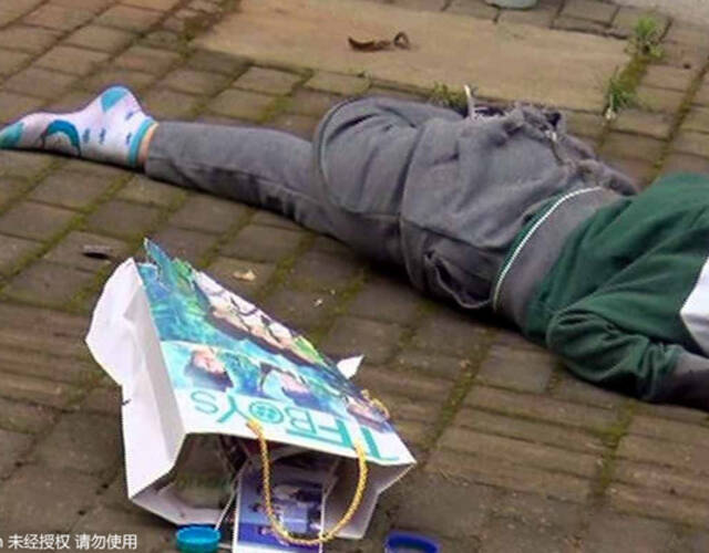 江苏南京:清晨一初中女生小区坠楼身亡