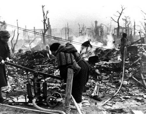 二战中被炸成废墟的日本城市
