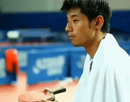 近日,有网友制作了张继科的gif图,并写道:"这个技能简直苏到飞起!