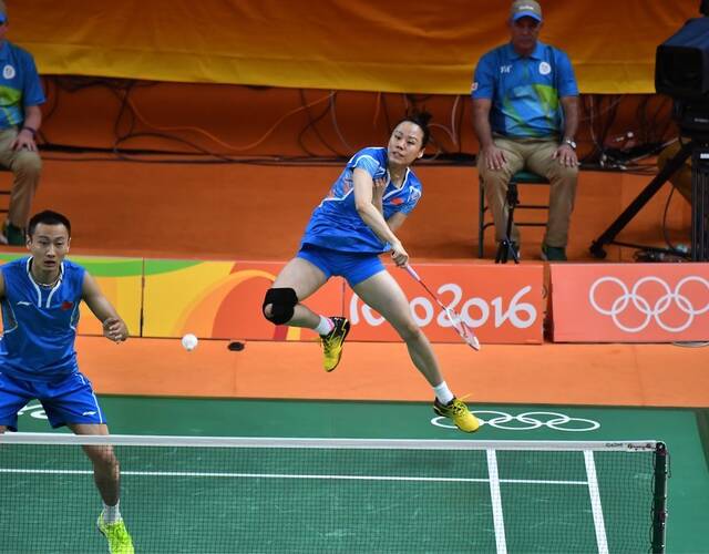 张楠赵芸蕾赢队内德比 摘混双铜牌