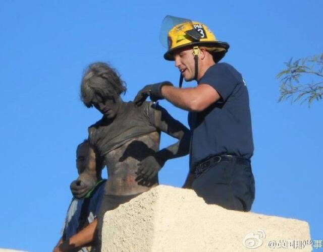 男子爬烟囱进家被卡住 呼救了4小时