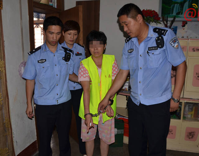 河南:女子被送去执行死刑画面