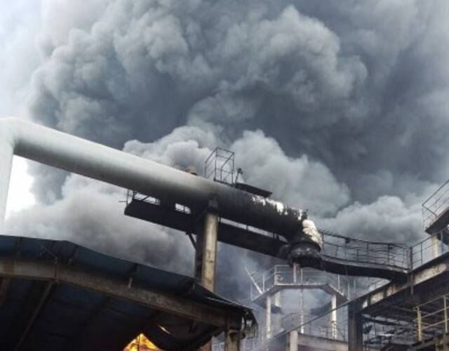 2016年12月13日中午,广西来宾市华锡冶炼厂生产车间内一洗涤塔突然