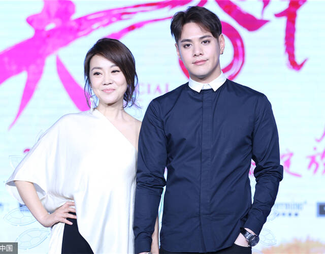 2017年01月09日,北京,导演黄美娜携闫妮,杜天皓出席《美容针》预告