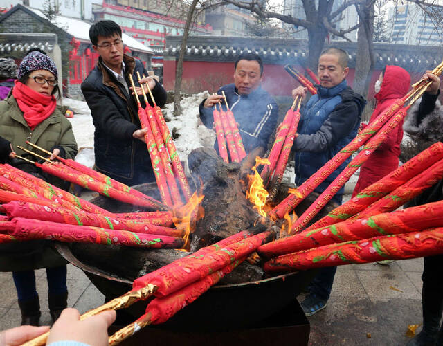 哈尔滨文庙烧香图片