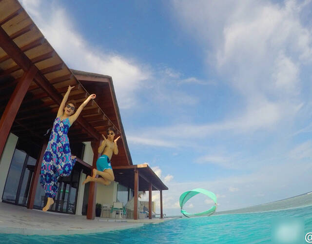 叶一茜和田亮马尔代夫度假 大方发"福利"秀身材